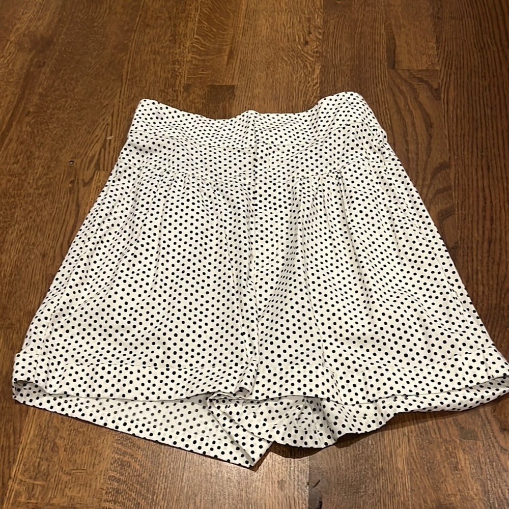 NWT La Vie Women’s Black and White Polka Dot Skort Size Medium